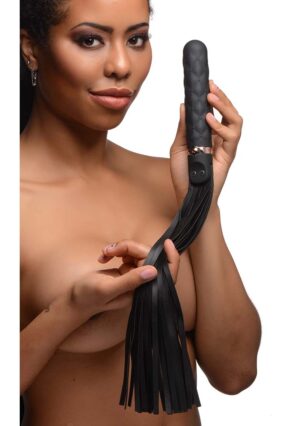 Vibra-Lasher 9X Vibrating Silicone Dildo Flogger - Afbeelding 5